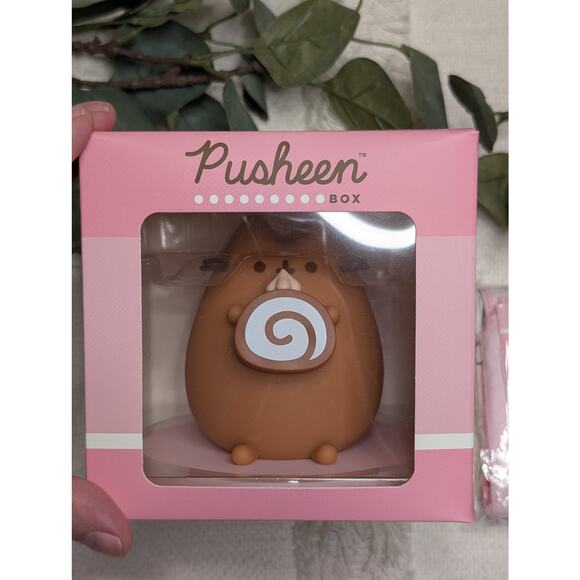 Pusheen Sweet Treats Vinyl Collectible and Satin Bandana - Picture 2 of 5